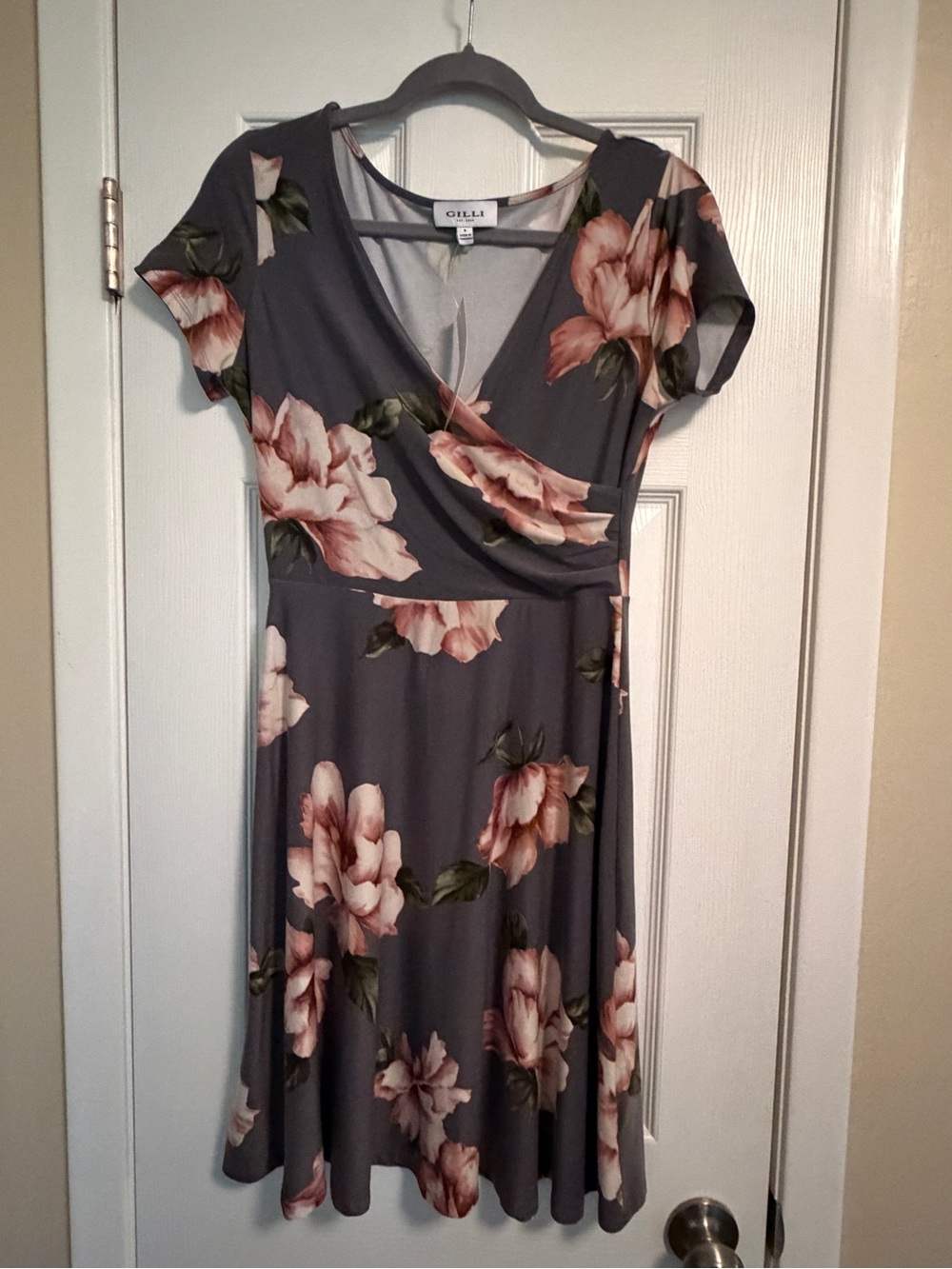 Gilli Charcoal Floral Wrap Midi Dress NWT Size S